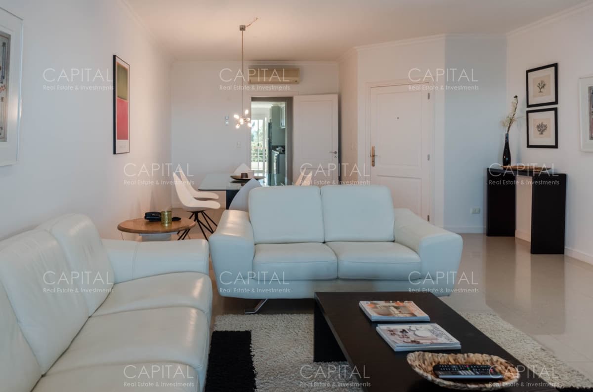 Apartamento de dos dormitorios dormitorios frente al mar, Veramansa, Punta del Este.