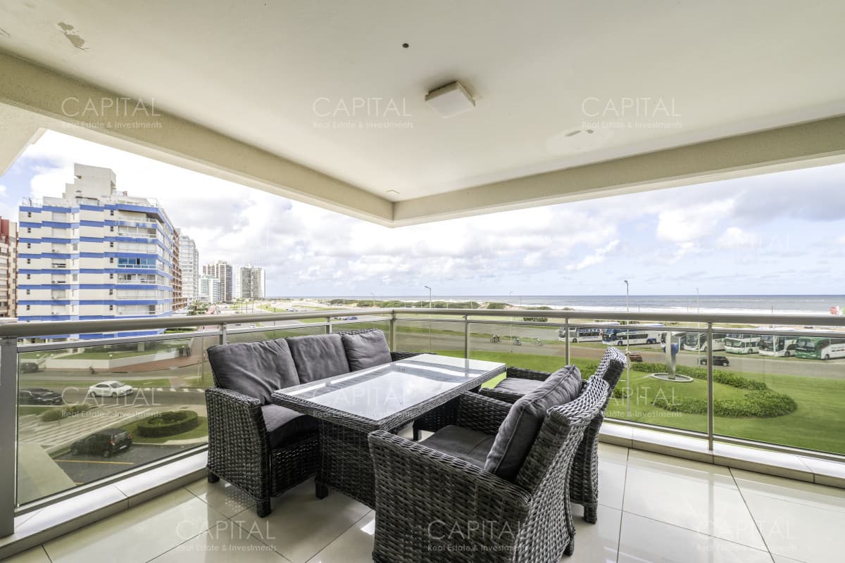 Imperiale Esquinero Departamento en Venta de Tres dormitorios en Playa Brava