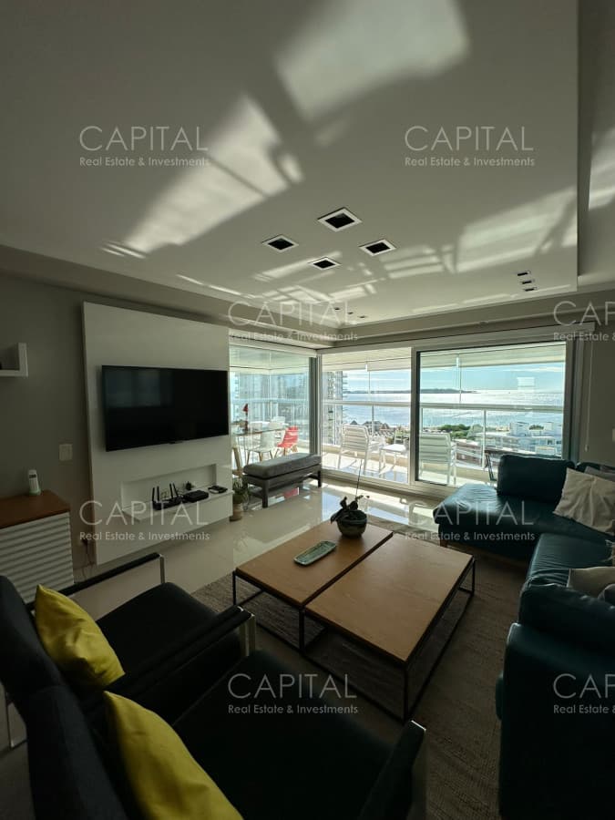 Apartamento en Venta de Tres Dormitorios en Playa Mansa Punta del  Este