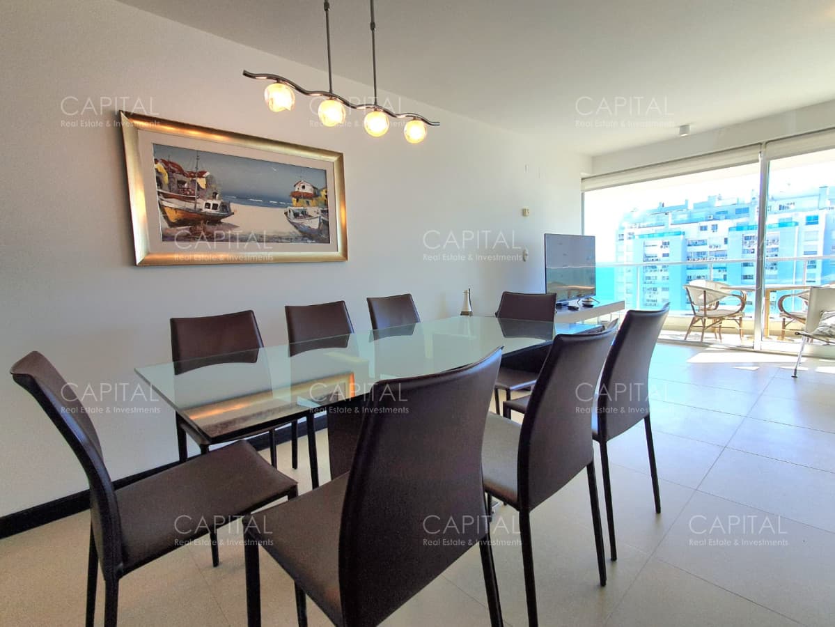 Venta departamento tres dormitorios en suite Playa Mansa Punta del Este