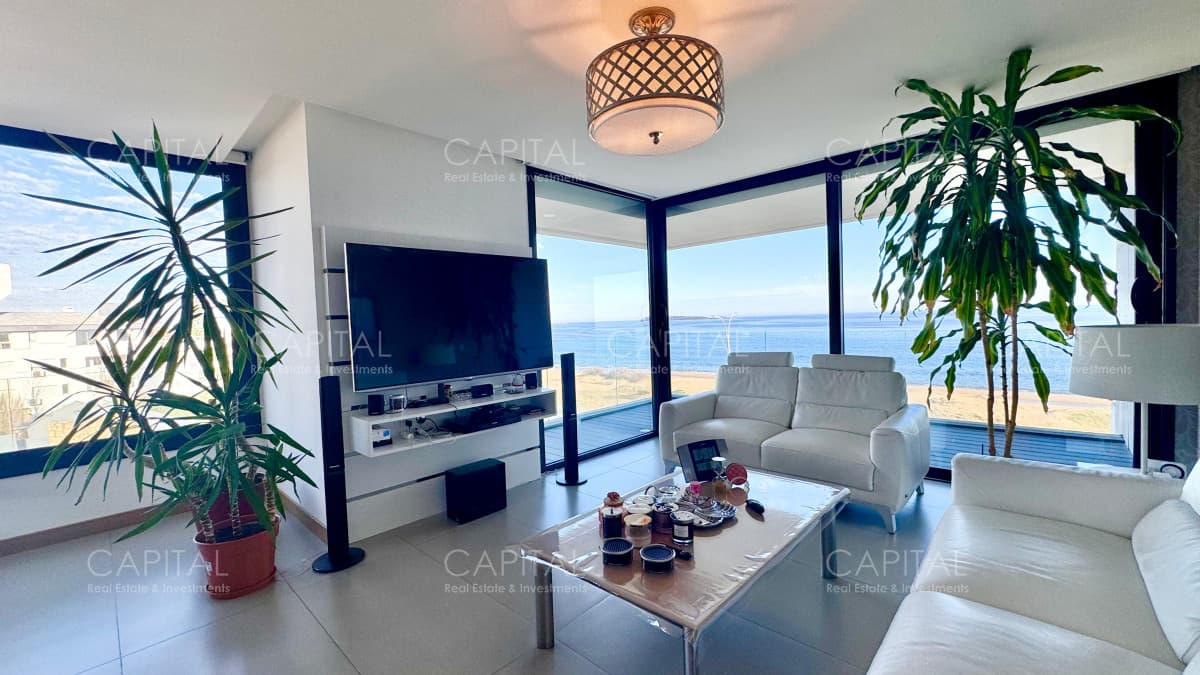 Apartamento en venta en primera fila frente al mar
