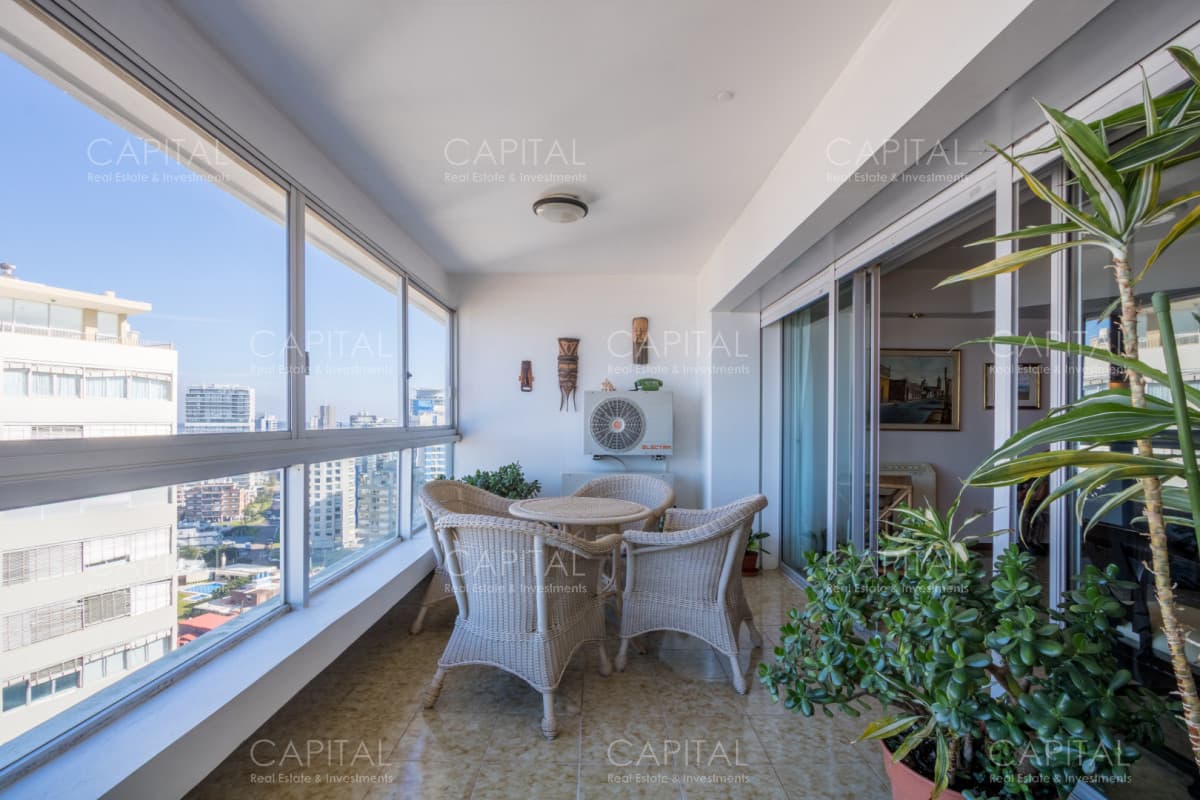Amplio Apartamento de 4 Dormitorios en Venta Punta del Este