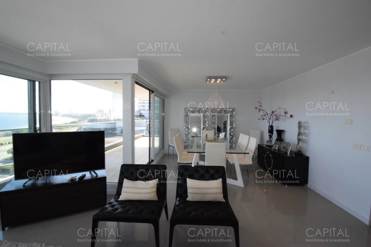Venta Apartamento tres dormitorios torre de lujo en playa Mansa