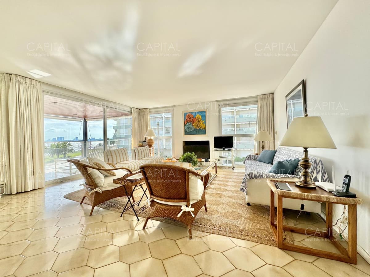 Apartamento frente al puerto de Punta del Este en Alquiler