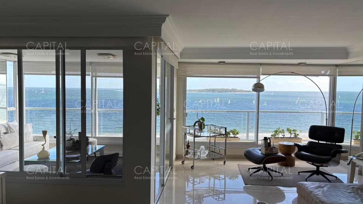 Apartamento en Venta de 3 dormitorios y dependencia en Playa Mansa, Punta del Este