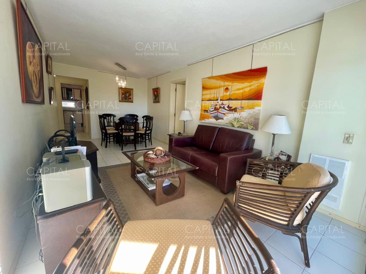 Departamento en venta en Playa Brava a pasos del mar con servicios