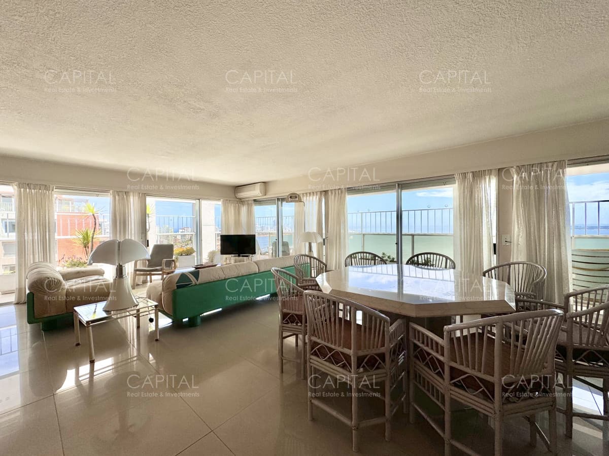 Penthouse Duplex en venta Playa Mansa Punta del Este.