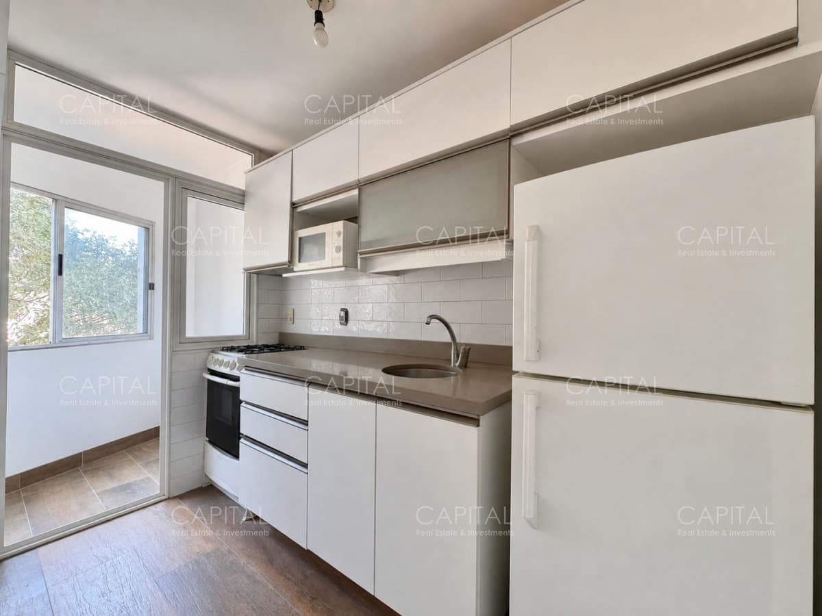Apartamento de dos dormitorios en venta piso alto en zona Cordón