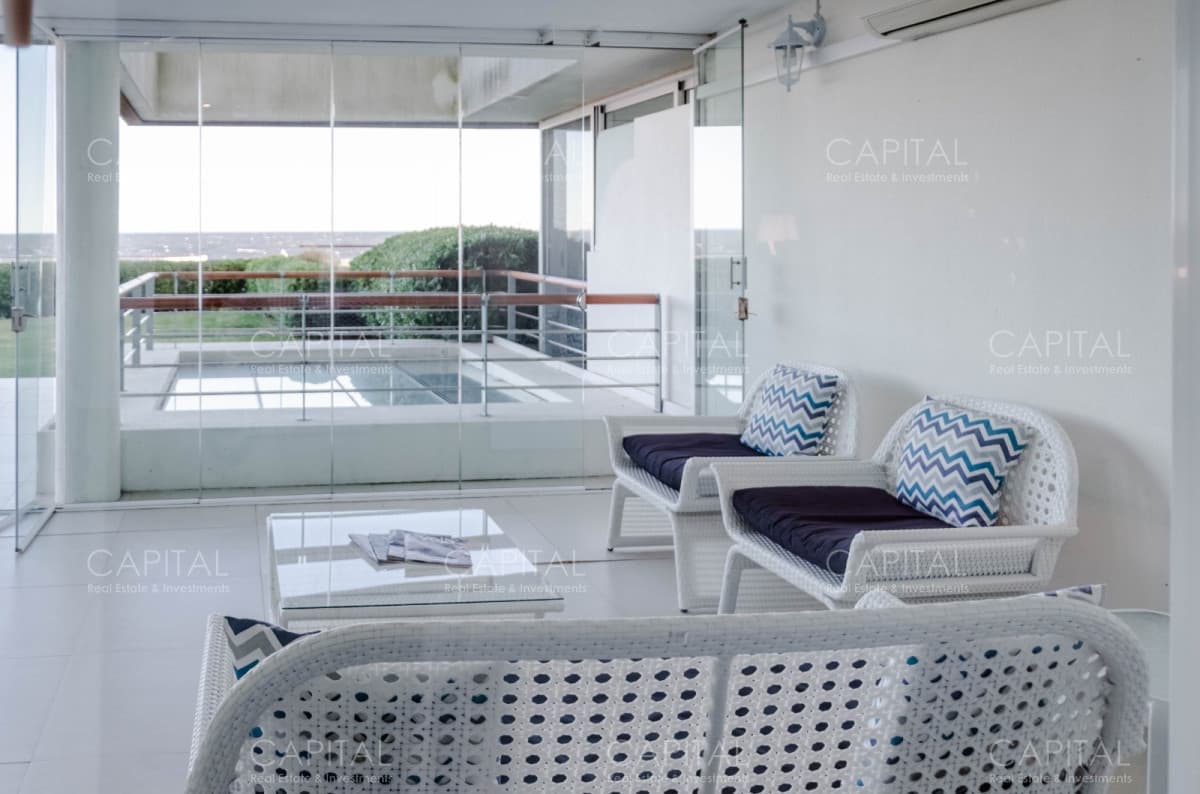 Apartamento de dos dormitorios dormitorios frente al mar, Veramansa, Punta del Este.