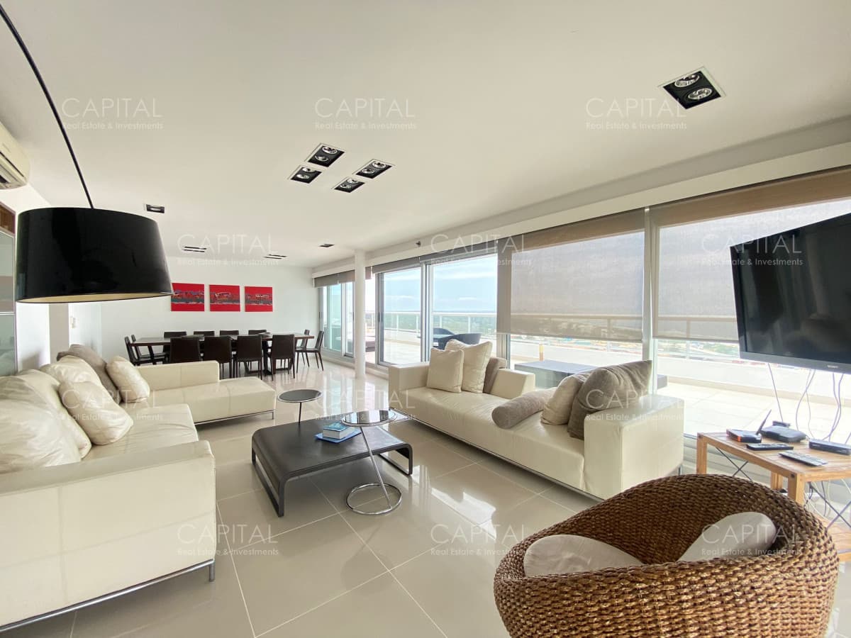 Penthouse en playa brava 3 suites y dependencia en Quartier del Mar