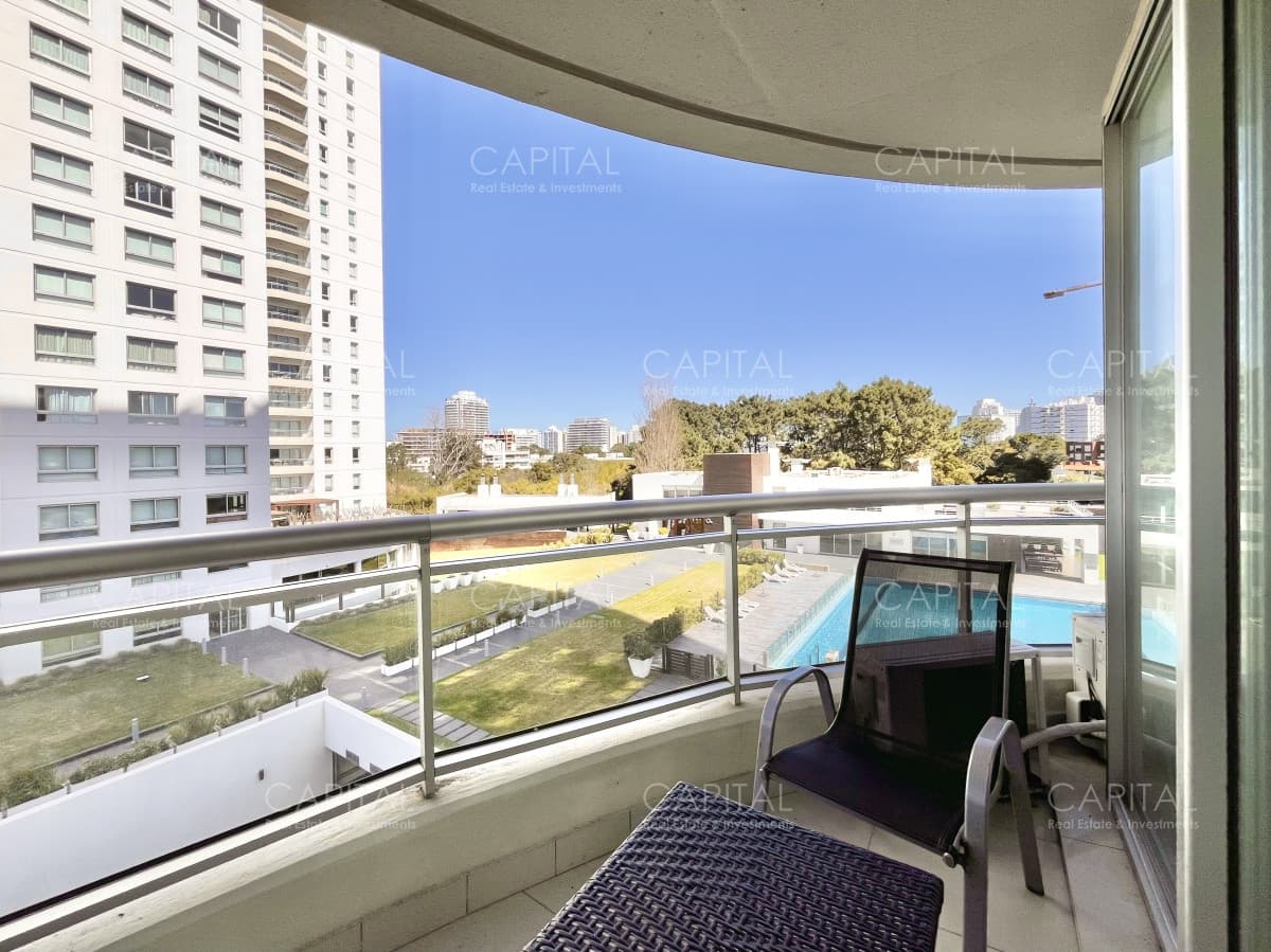 Excelente apartamento de tres dormitorios en venta, Punta del Este.