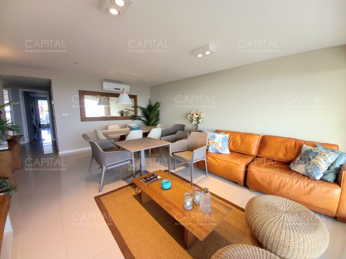 Apartamento Frente al Mar en Venta Dos Dormitorios y Servicio
