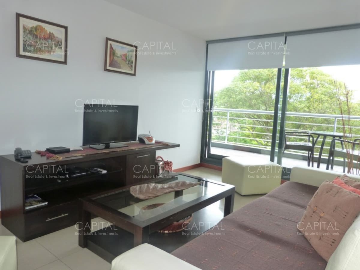 Apartamento de dos dormitorios en venta en torre con servicios con inmejorable ubicación