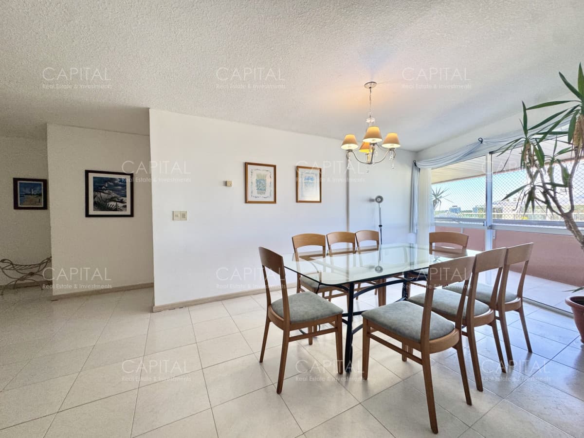 Penthouse Tres dormitorios + servicio con parrillero propio en venta