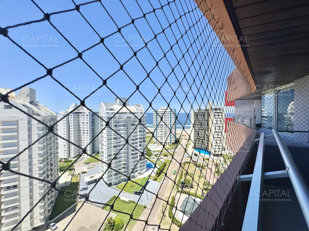 Penthouse Tres dormitorios + servicio con parrillero propio en venta