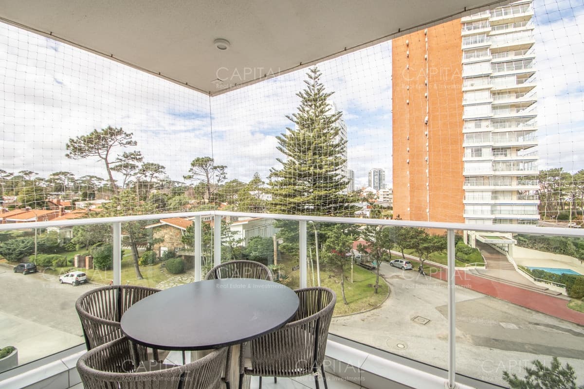 Apartamento de dos dormitorios en suites en Paramount Smart Tower en Venta