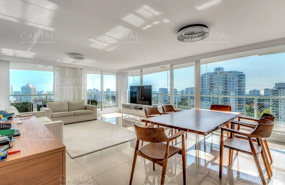 Apartamento en torre one de tres y servicio en venta
