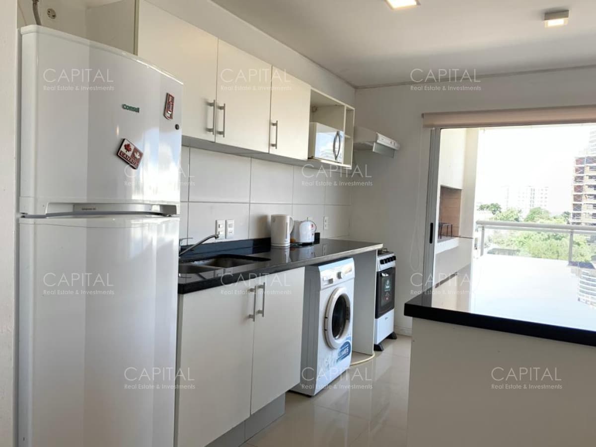 Apartamento de Dos Dormitorios en Venta - Punta del Este
