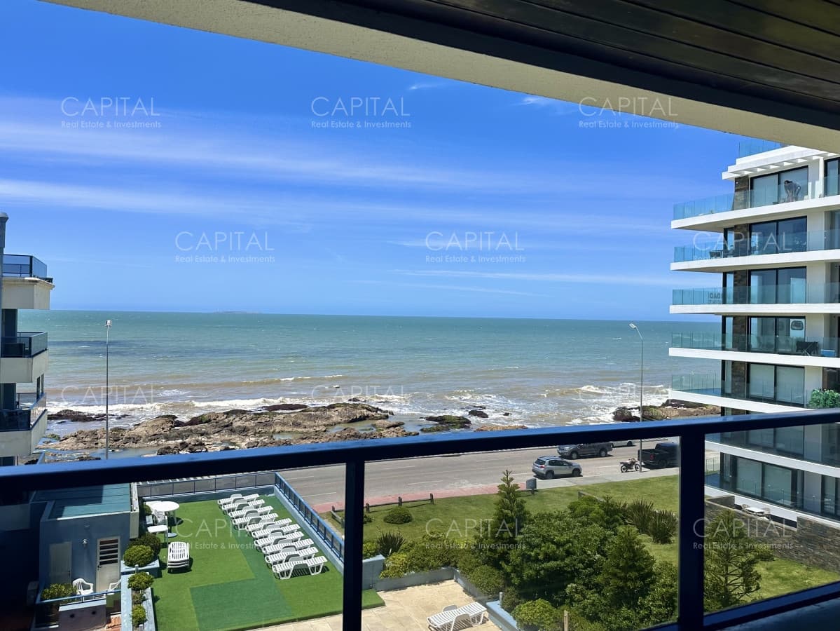 Apartamento de tres dormitorios en alquiler Peninsula Punta del Este.