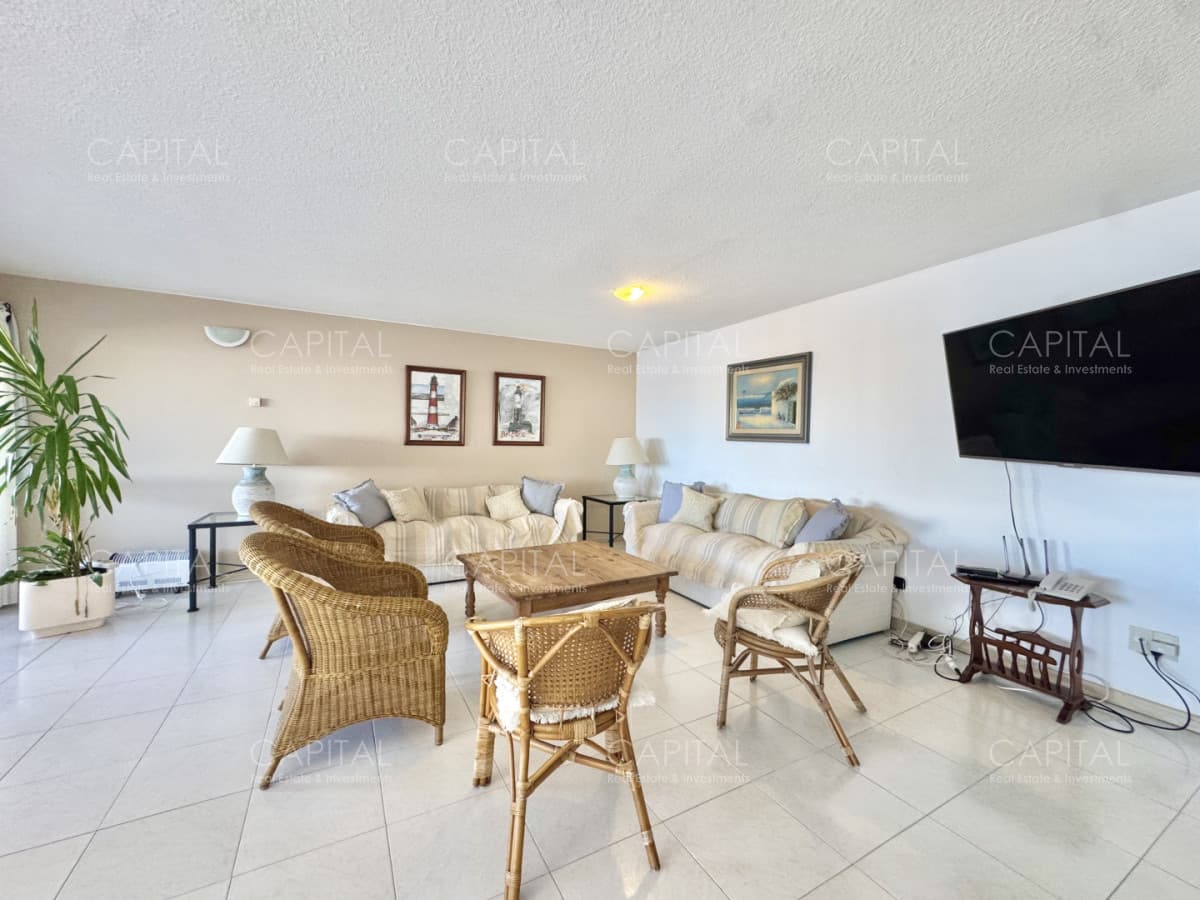 Penthouse Tres dormitorios + servicio con parrillero propio en venta
