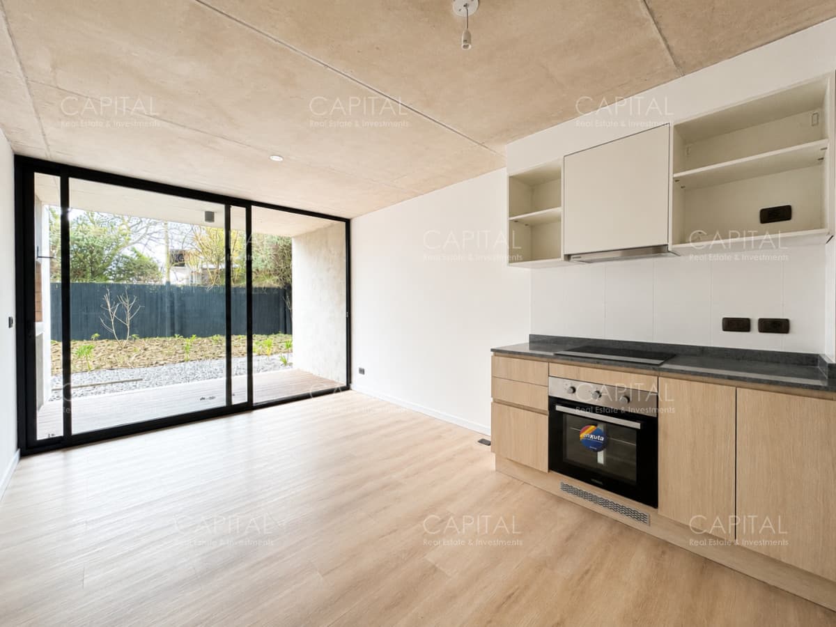 Venta apartamento tres dormitorios con jardín y garaje en Ciudad de la Costa