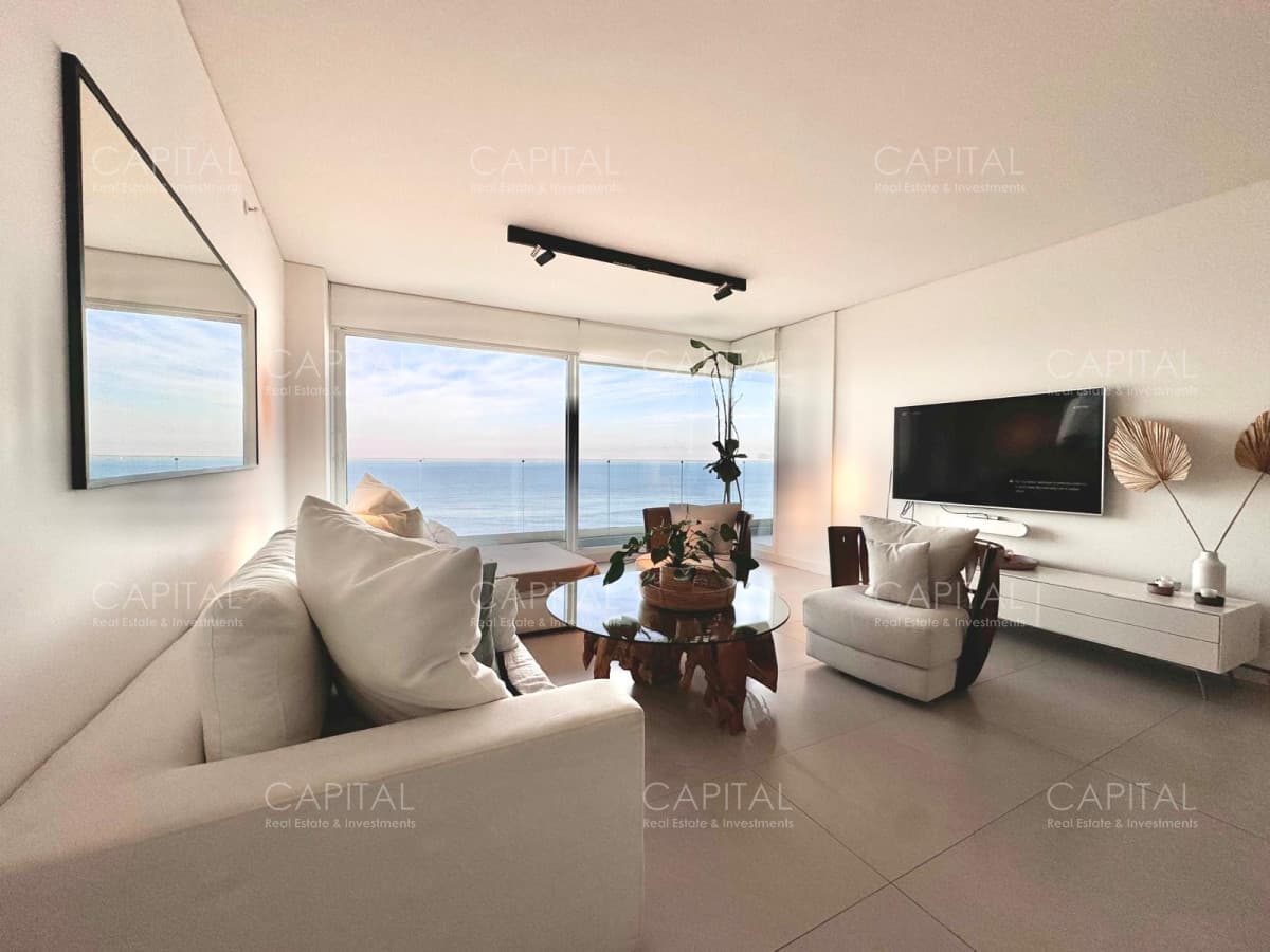 Apartamento de tres dormitorios en Le Parc, Primera fila en playa brava en venta