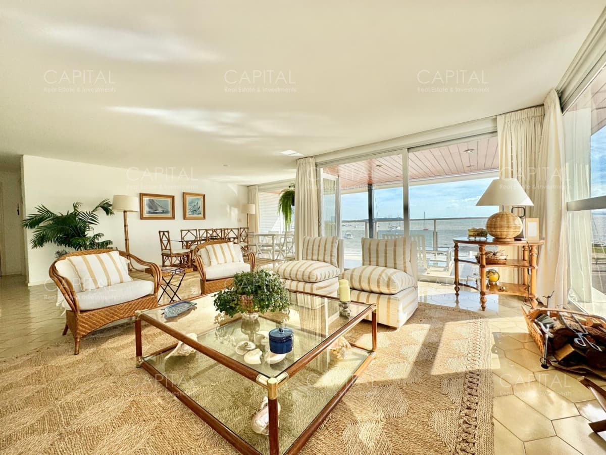 Apartamento frente al puerto de Punta del Este en Alquiler