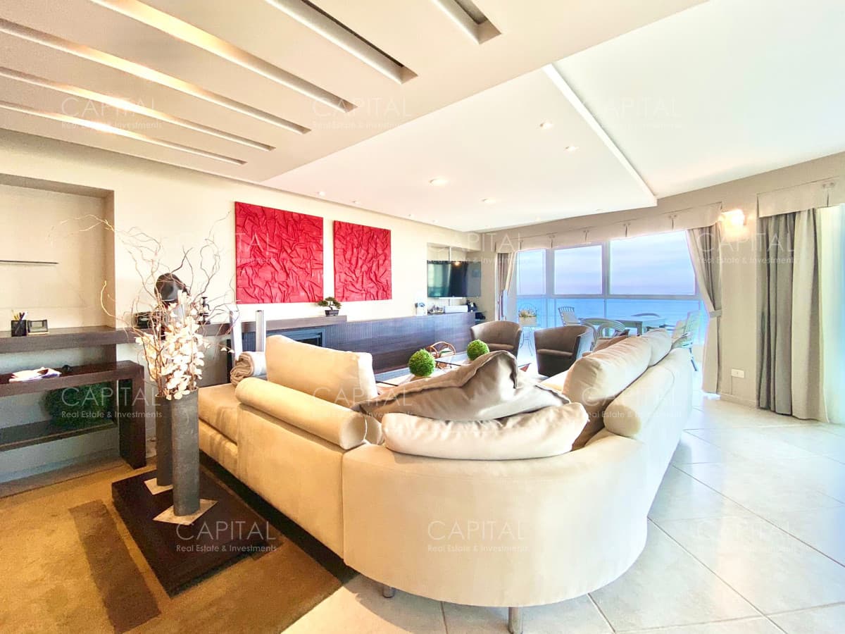 Apartamento de Tres dormitorios con Vista al Mar en Venta en Playa Brava