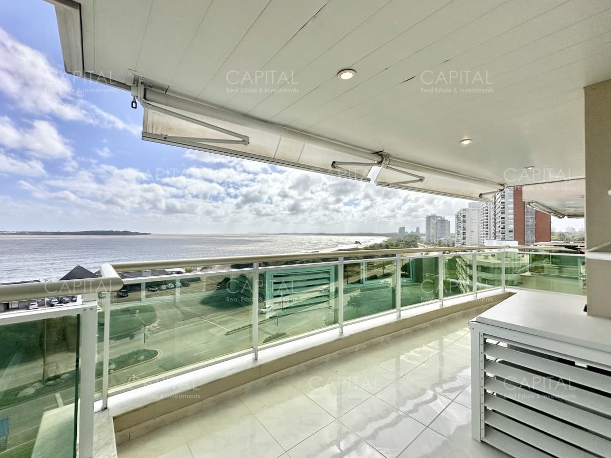 Coral Tower Apartamento en excelente torre frente a Playa Mansa en parada 5. Vista plena al mar e Isla de Gorriti