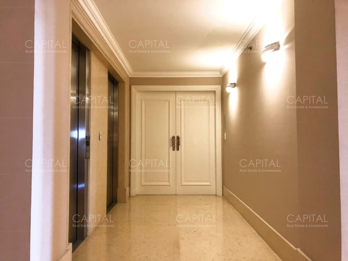 Apartamento de tres dormitorios con vista al mar.
