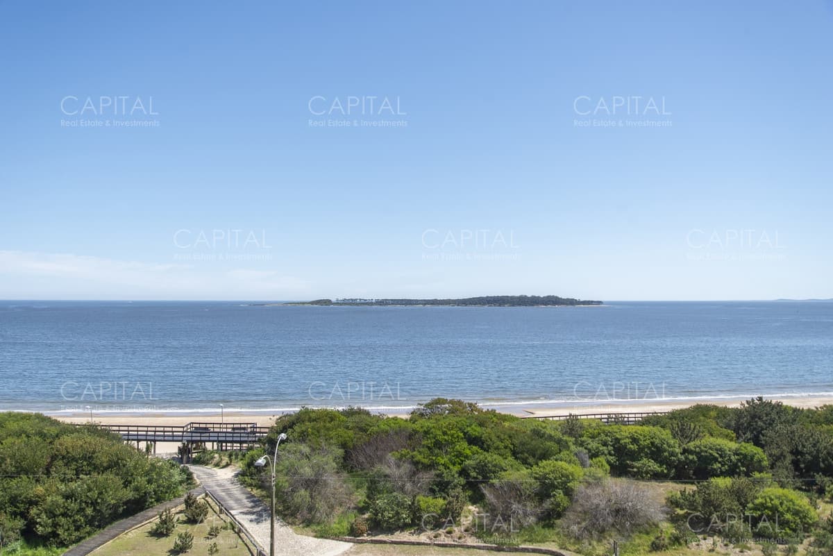 Milenium Tower Punta del Este Apartamento de tres dormitorios mas dependencia en Millenium Tower en Venta