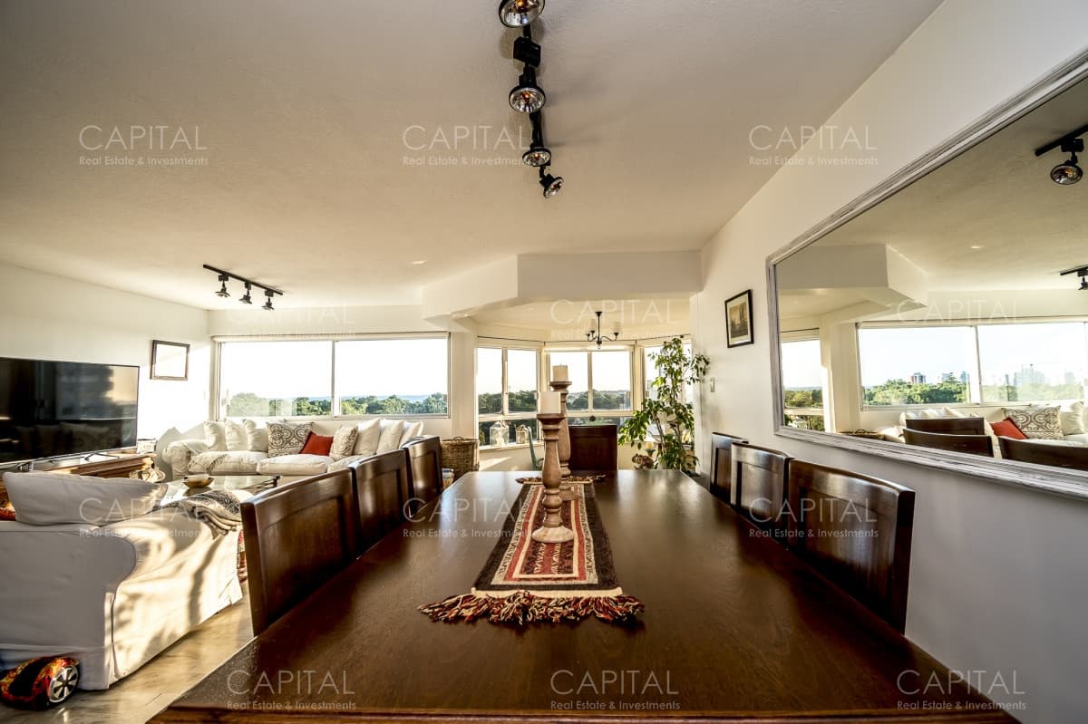 Apartamento de Tres Dormitorios en Venta - Roosevelt