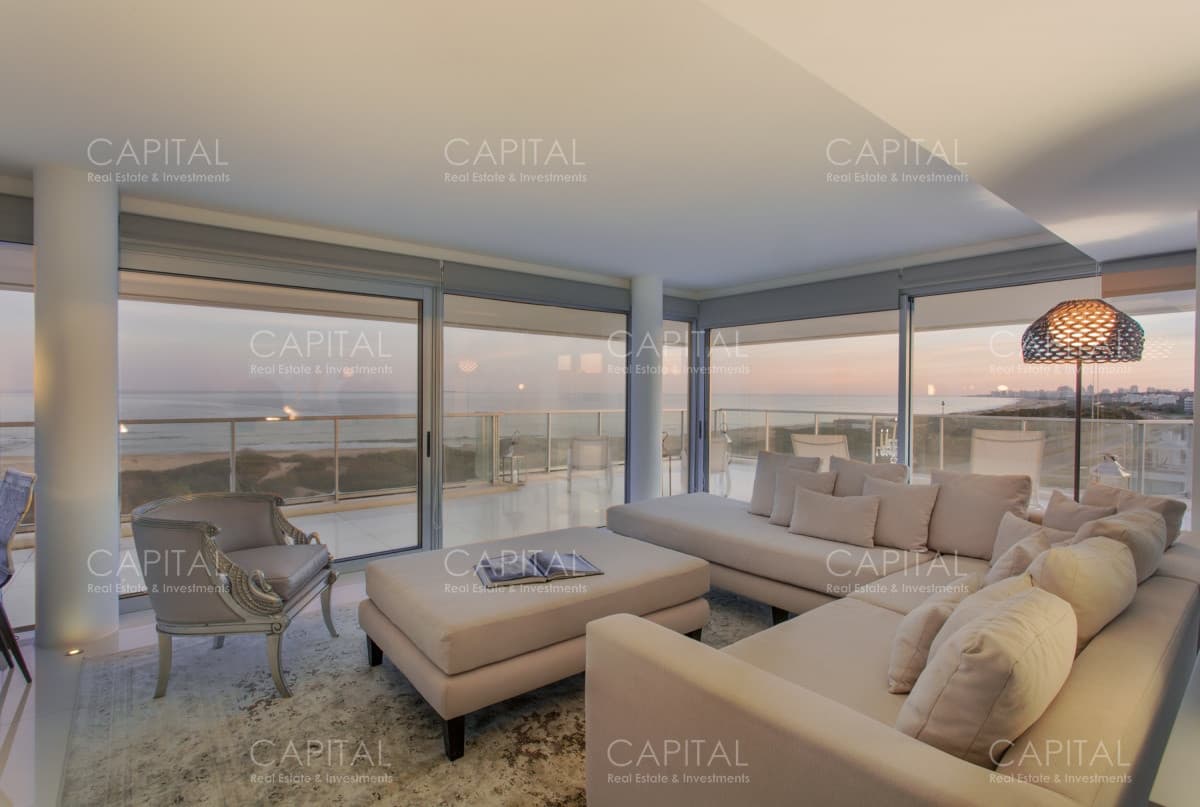 Espectacular Penthouse Duplex Mythos  Ubicado en la Parada 31 Playa Brava.