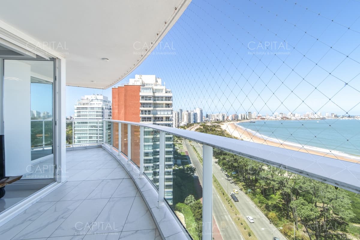 Paramount De Tres Dormitorios En Suites + Dependencia En Alquiler