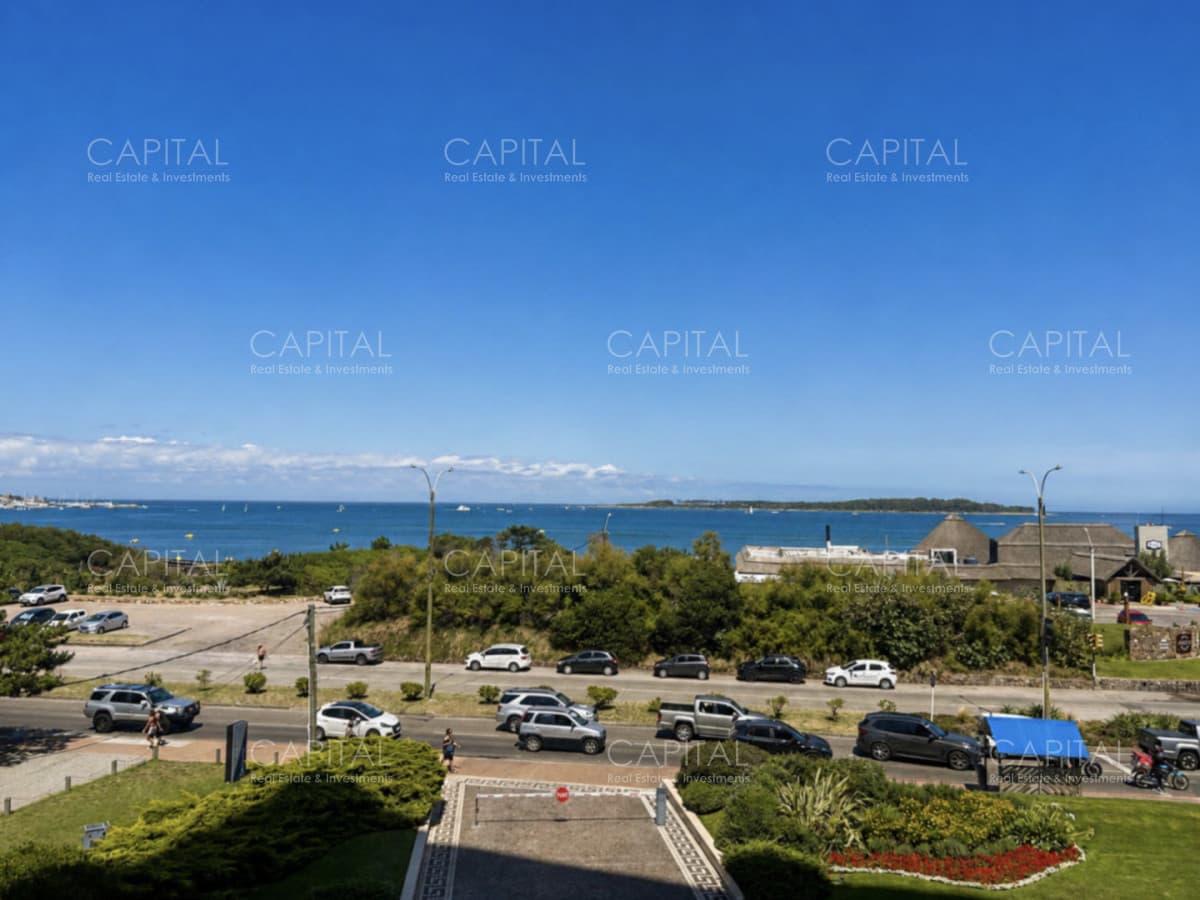 Coral Tower esquinero en venta