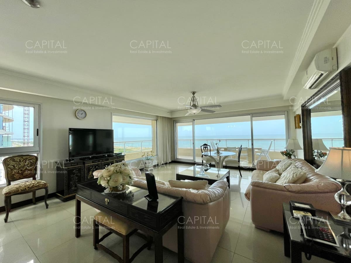 Apartamento en Torre Lobos Punta del Este Tres Dormitorios en Suite