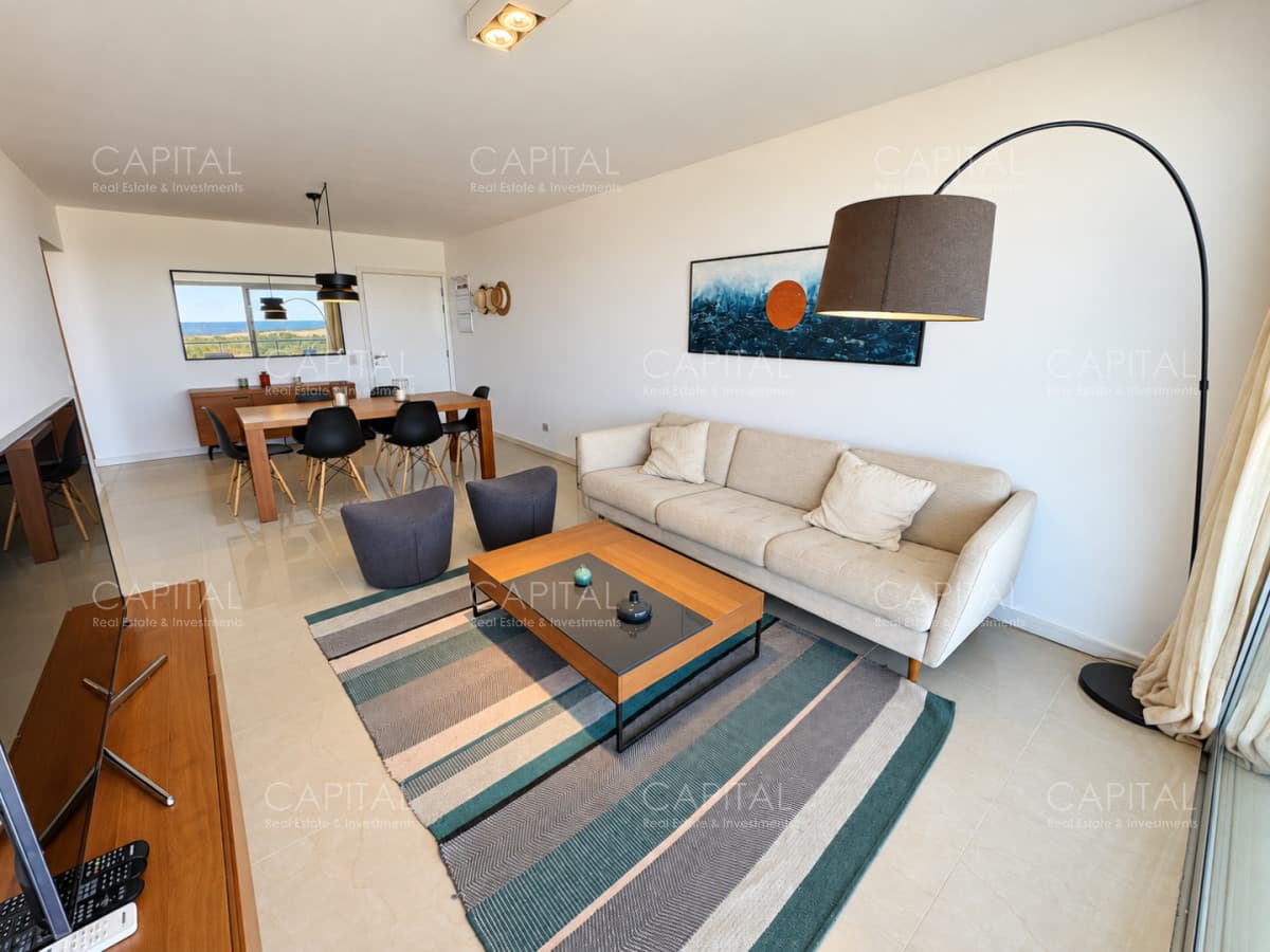 Apartamento de tres dormitorios en suite en primera línea de Playa Brava