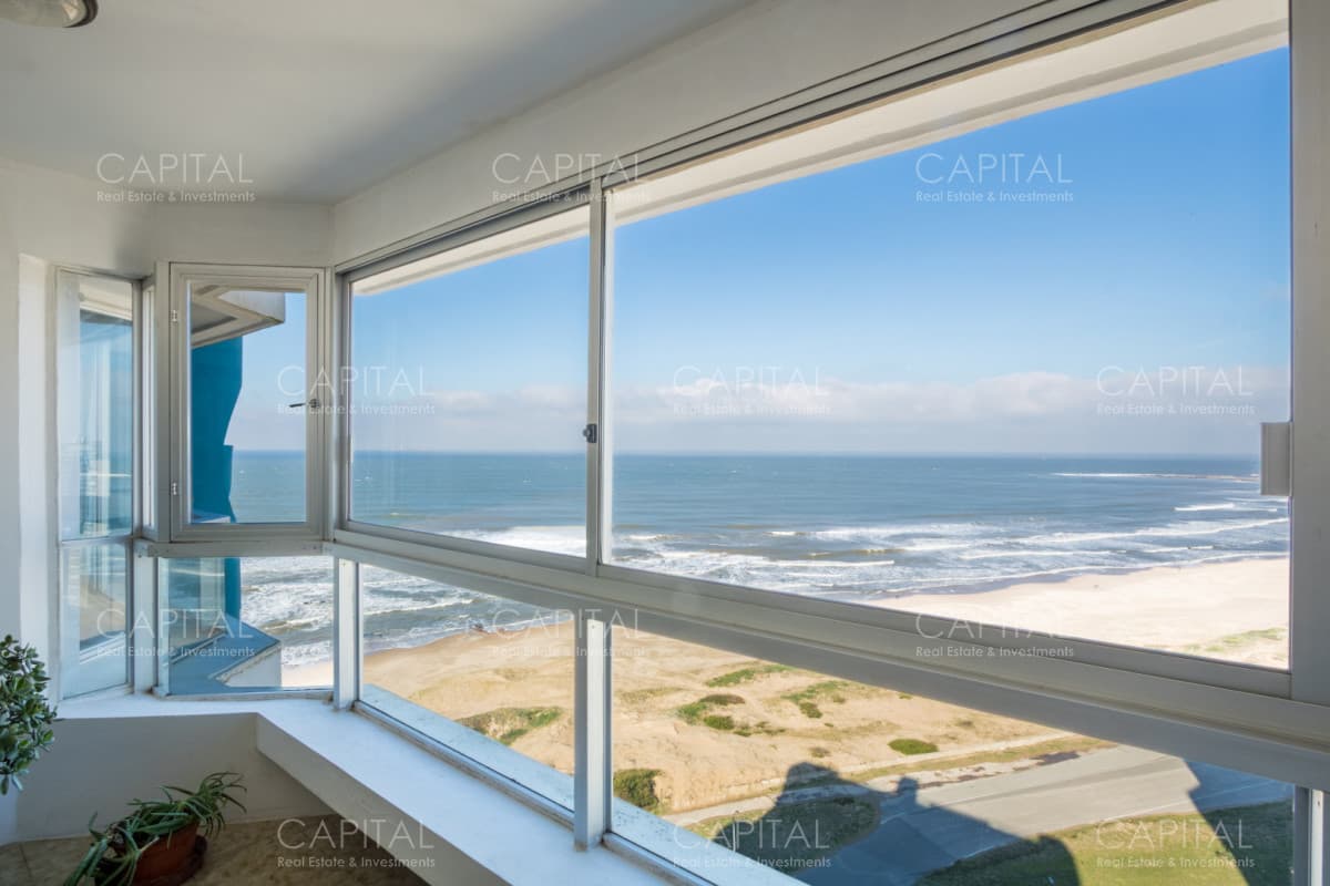 Amplio Apartamento de 4 Dormitorios en Venta Punta del Este