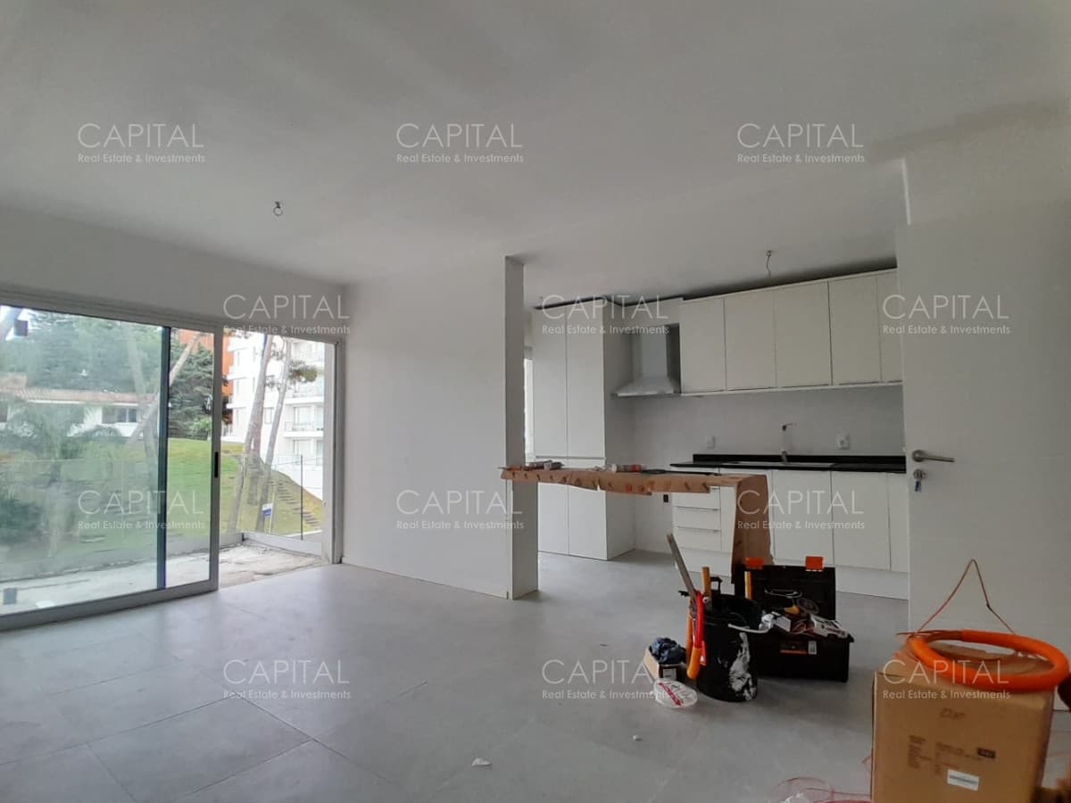 Apartamento a estrenar en venta, Playa Mansa - Punta del Este.