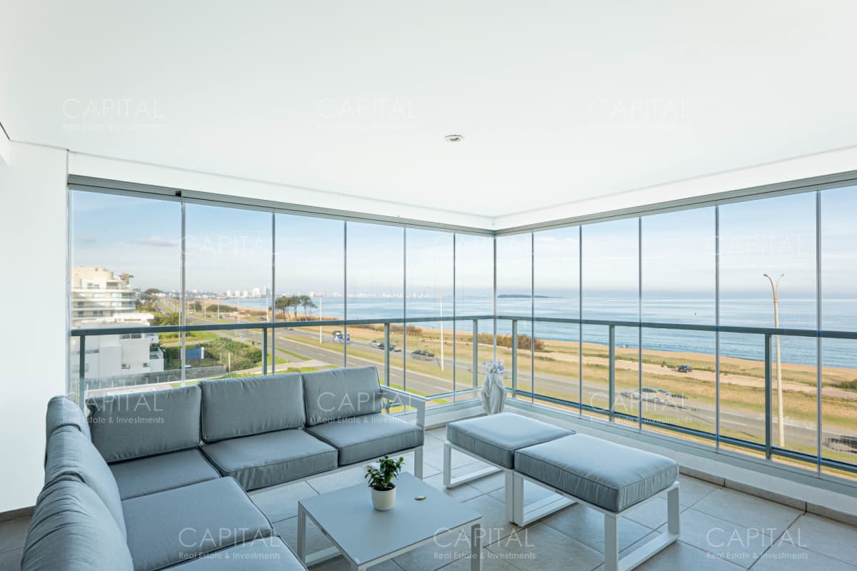 Penthouse Semipiso en Primera Línea Frente al Atardecer de Playa Mansa