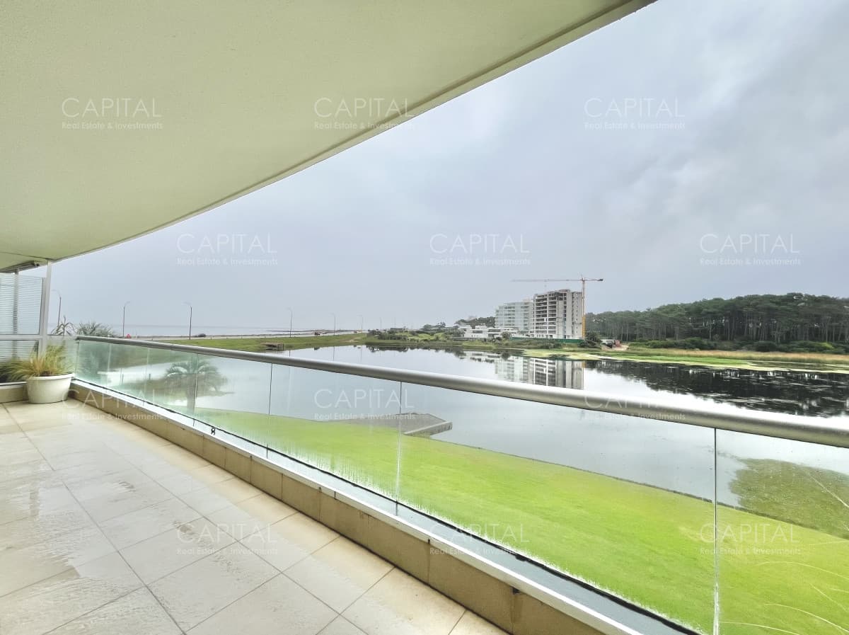 Apartamento en Venta de Tres Dormitorios en Laguna del Diario Punta del Este