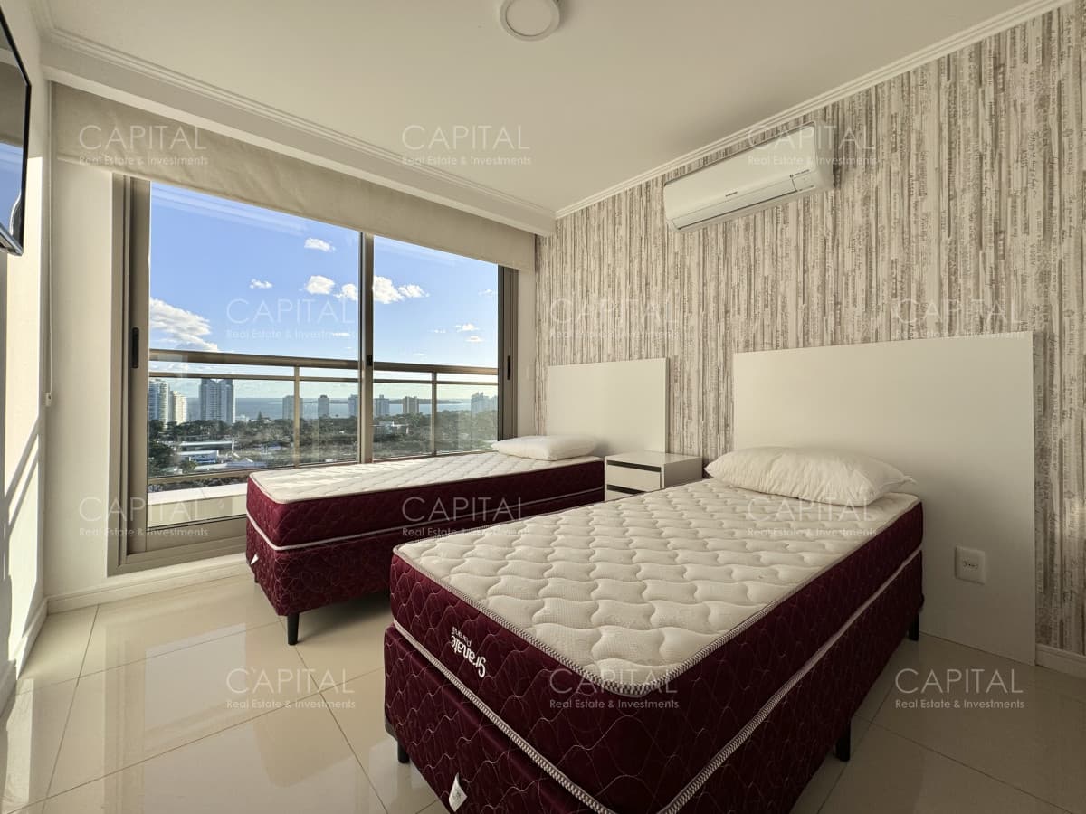Excelente Apartamento de Dos Dormitorios con Vista al Mar - Punta del Este