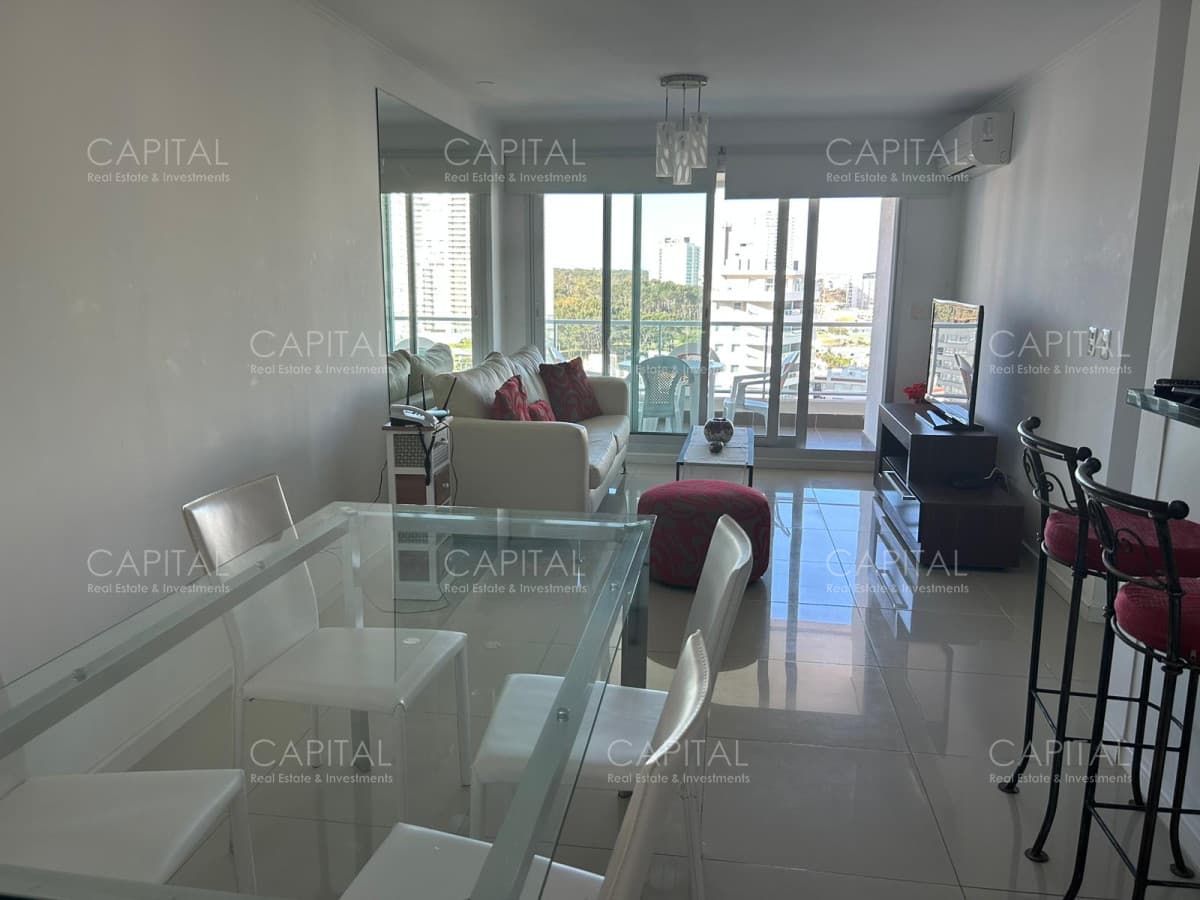 Apartamento en venta, edificio con servicios de categoría.