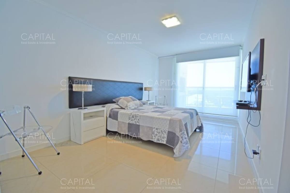 Apartamento Casino Tower en Venta de Dos dormitorios en Playa Mansa, Punta del este