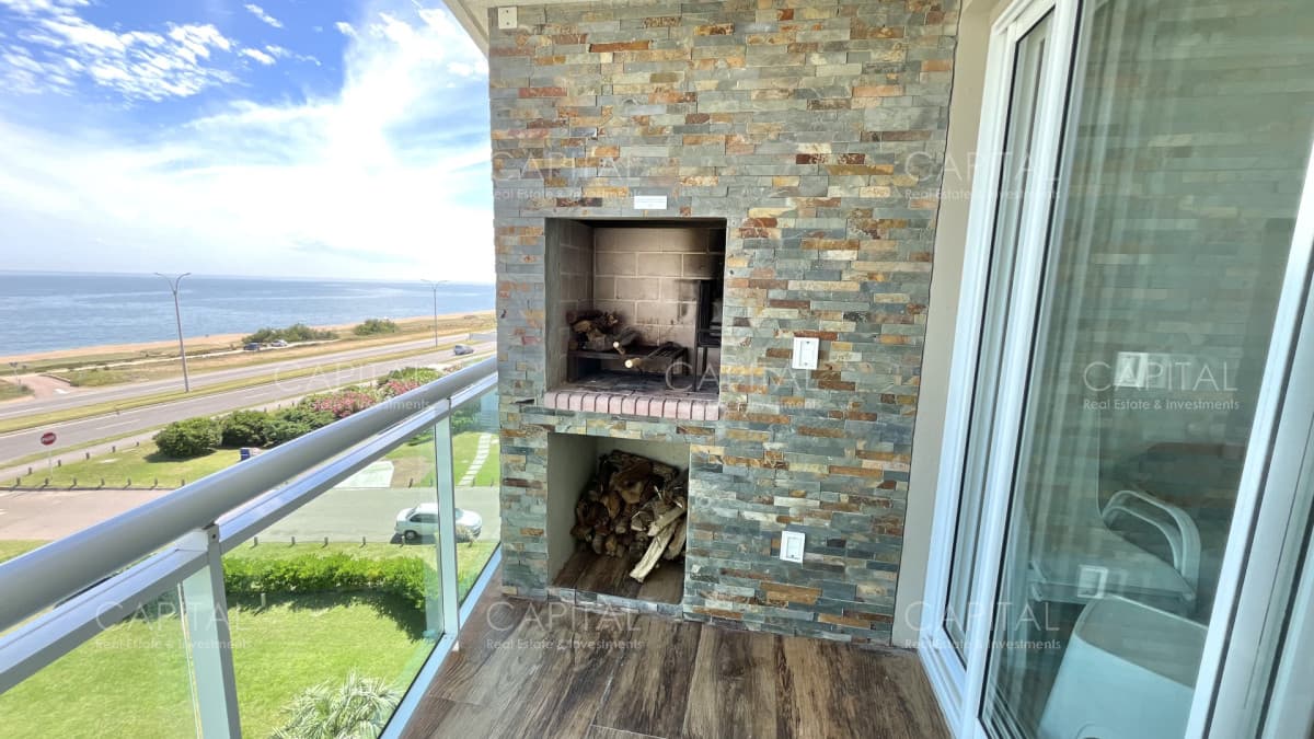 Apartamento de un dormitorio y medio en alquiler temporal, frente al mar en playa mansa.