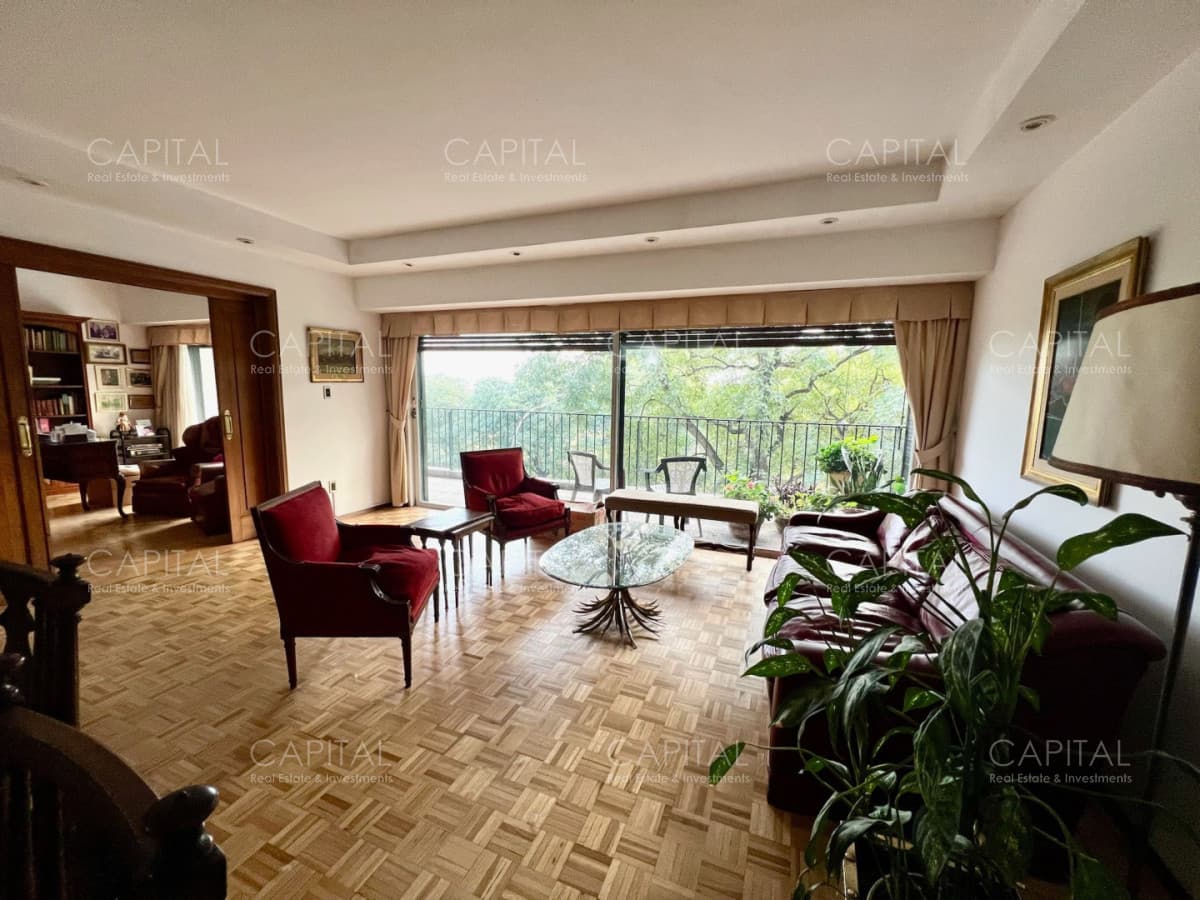 Apartamento de tres dormitorios y dependencia en venta, Frente al Golf, Punta Carretas, Montevideo.