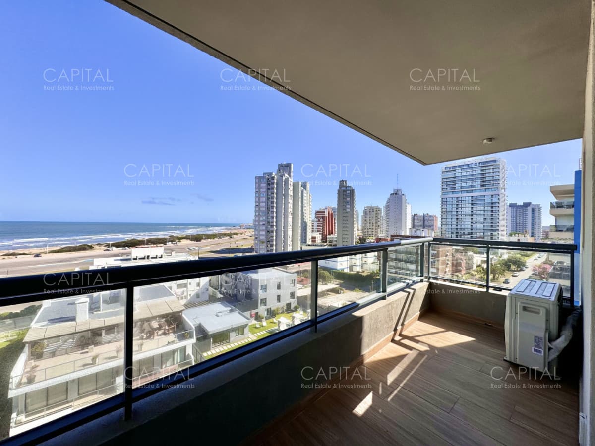 Apartamento de dos dormitorios con vista al Mar en Playa Brava, Punta del Este.