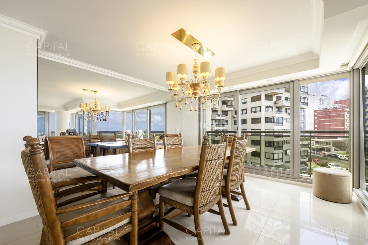 Imperiale Esquinero Departamento en Venta de Tres dormitorios en Playa Brava