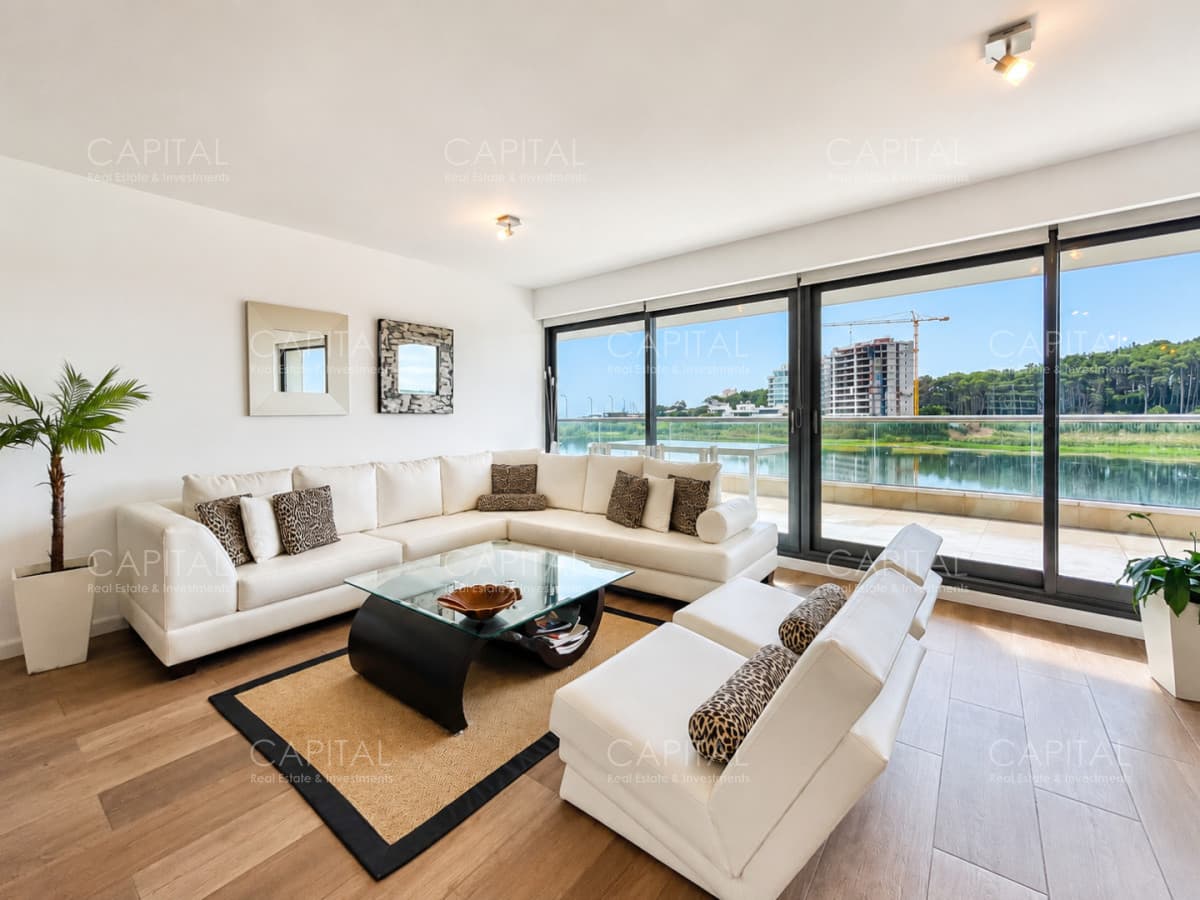 Apartamento en Venta de Tres Dormitorios en Laguna del Diario Punta del Este