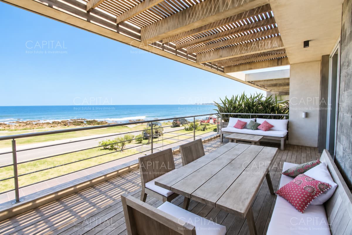 Duplex frente al mar en La Barra con espectacular vista al mar